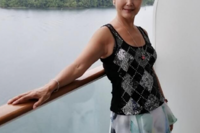 姜黎黎穿背心配印花裙优雅洋气，引领中老年时尚