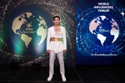 中国时尚达人李磊授予Luxurylifestylefashionblogger时尚博主奖