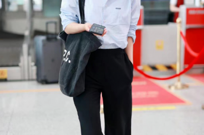 王珞丹白衬衫配黑色阔腿长裤，清爽时尚，不乏高级感