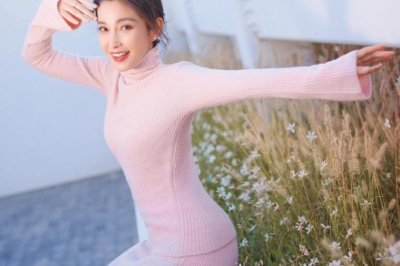 李冰冰粉色针织套装,优雅时尚又减龄 李冰冰粉色针织套装,优雅时尚又减龄