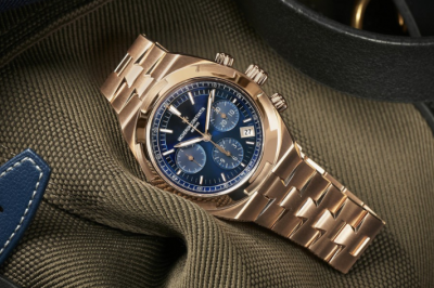 VacheronConstantin推出OverseasChronograph金表壳+蓝色日晖纹表盘的组合计时码表